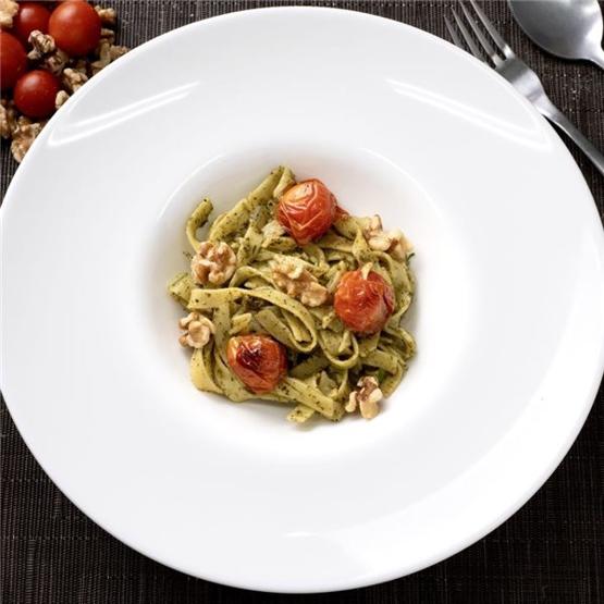 Tagliatelle con pesto y cherrys